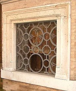 A ‘foundling wheel’ through which babies could be left at the Ospedale di Santo Spirito, in Rome. Credit: Wikimedia Commons.